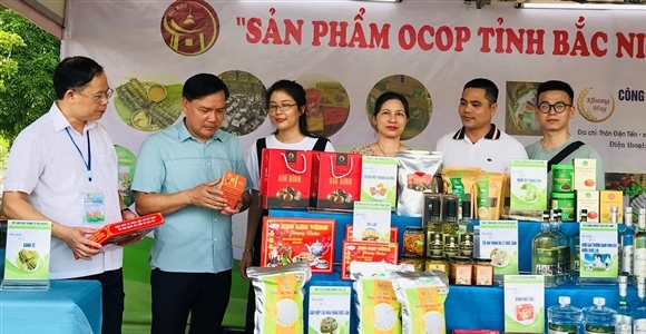 Tưng bừng hội chợ thương mại và sản phẩm OCOP Bắc Ninh